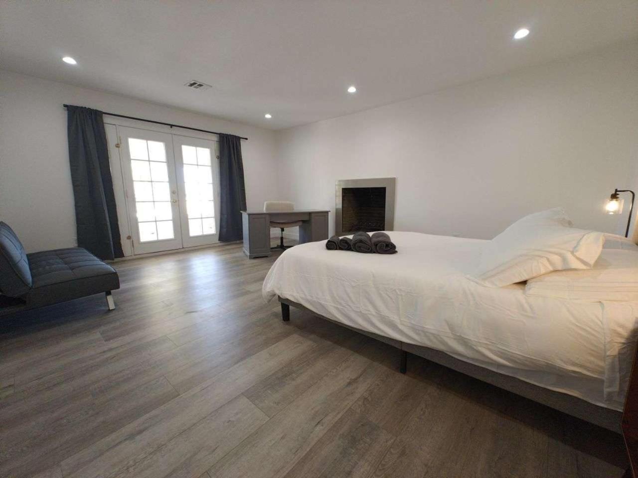 The Strip Is Just Around The Corner! Newly Renovated Luxury Modern Minimalist Villa With Large Pool! Лас Вегас Екстериор снимка