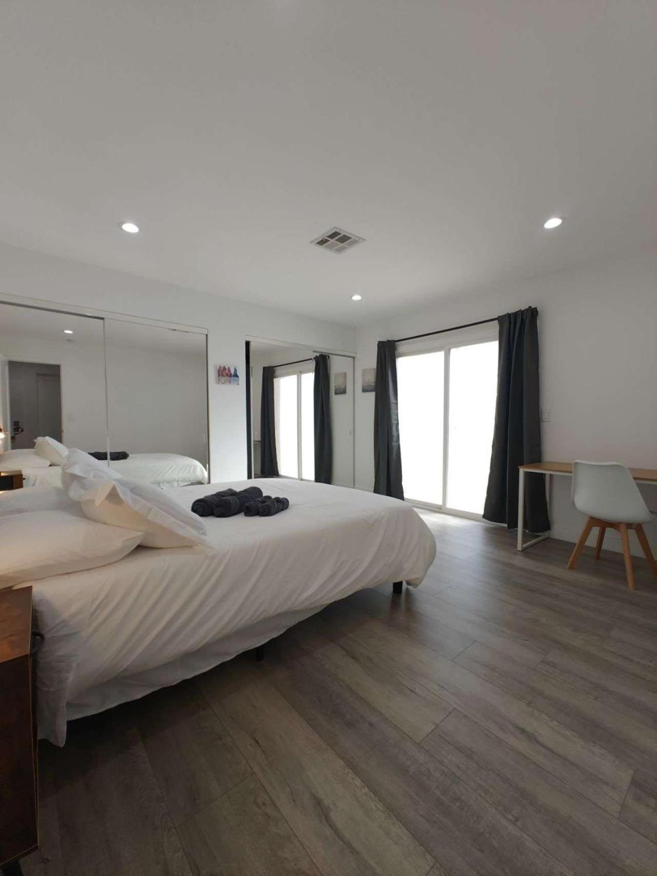 The Strip Is Just Around The Corner! Newly Renovated Luxury Modern Minimalist Villa With Large Pool! Лас Вегас Екстериор снимка