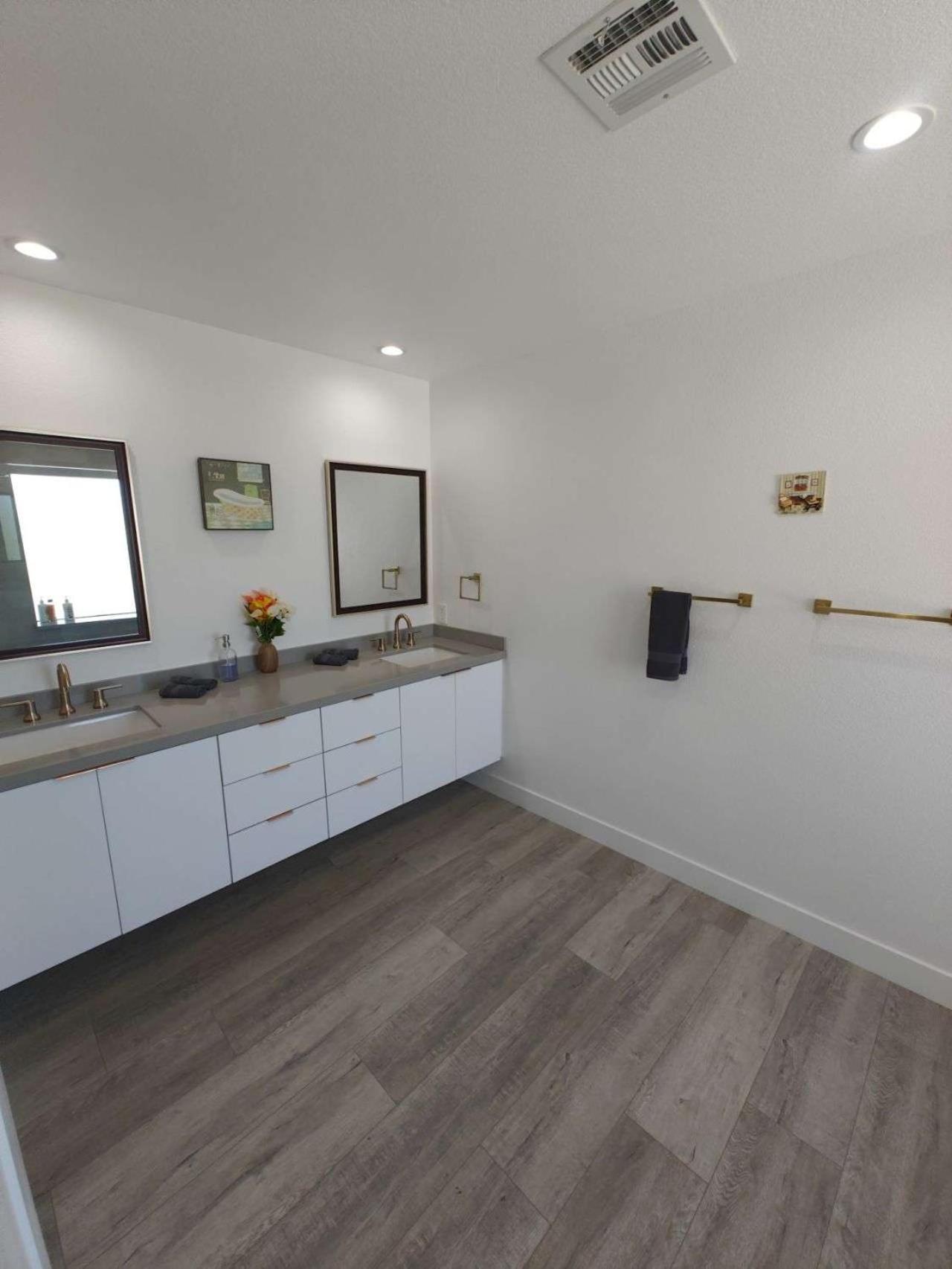 The Strip Is Just Around The Corner! Newly Renovated Luxury Modern Minimalist Villa With Large Pool! Лас Вегас Екстериор снимка